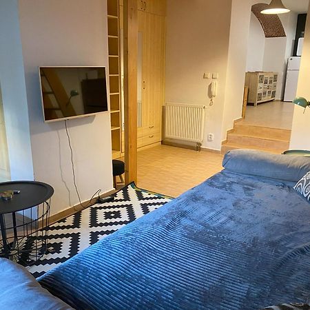 Cozy Garden Apartment In The Heart Of Praga Esterno foto
