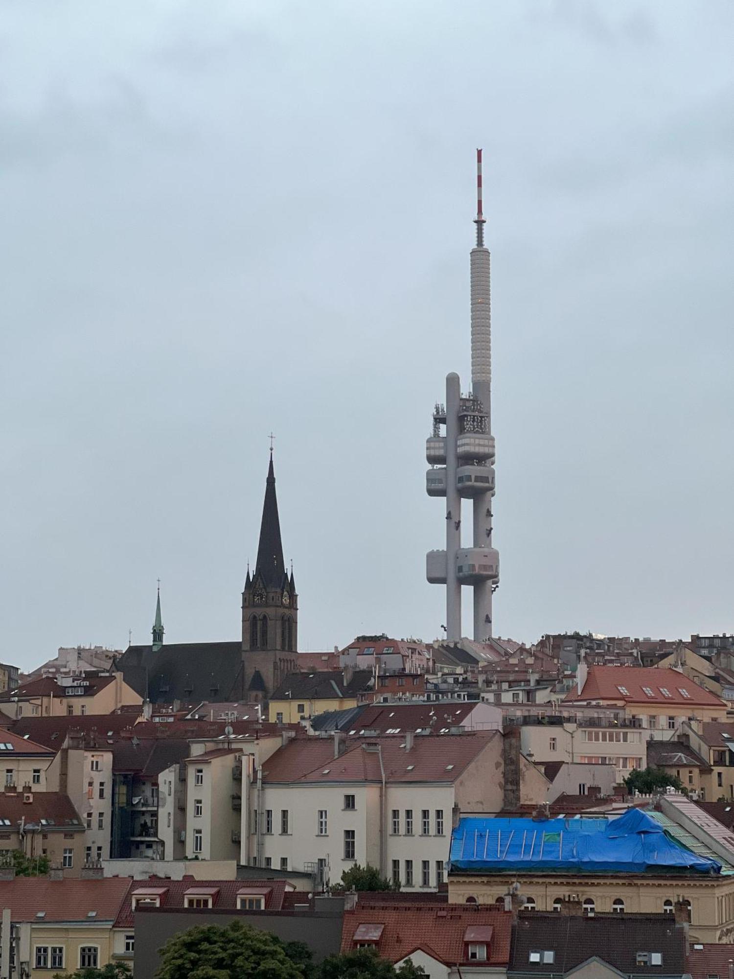 Cozy Garden Apartment In The Heart Of Praga Esterno foto