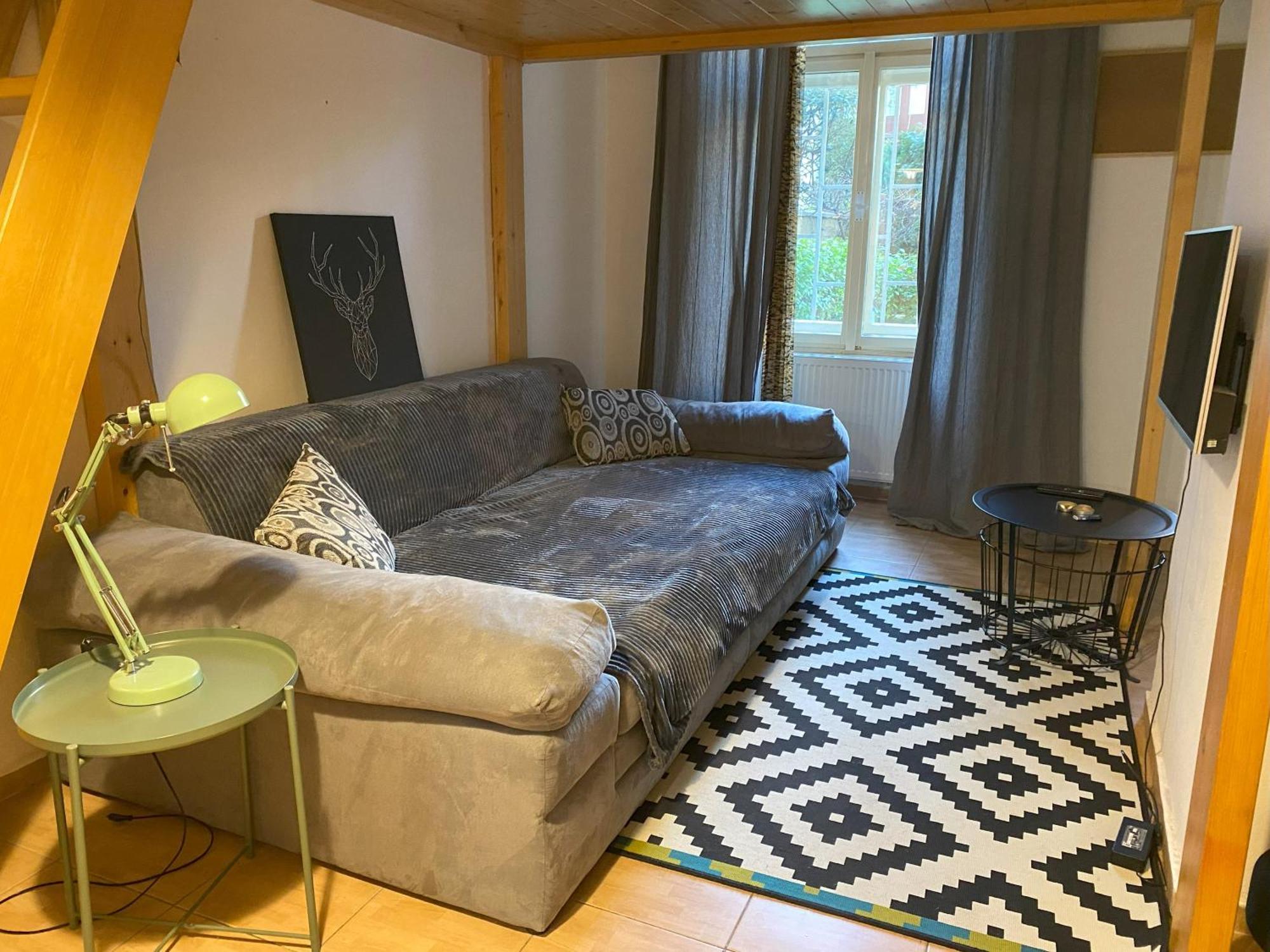 Cozy Garden Apartment In The Heart Of Praga Esterno foto