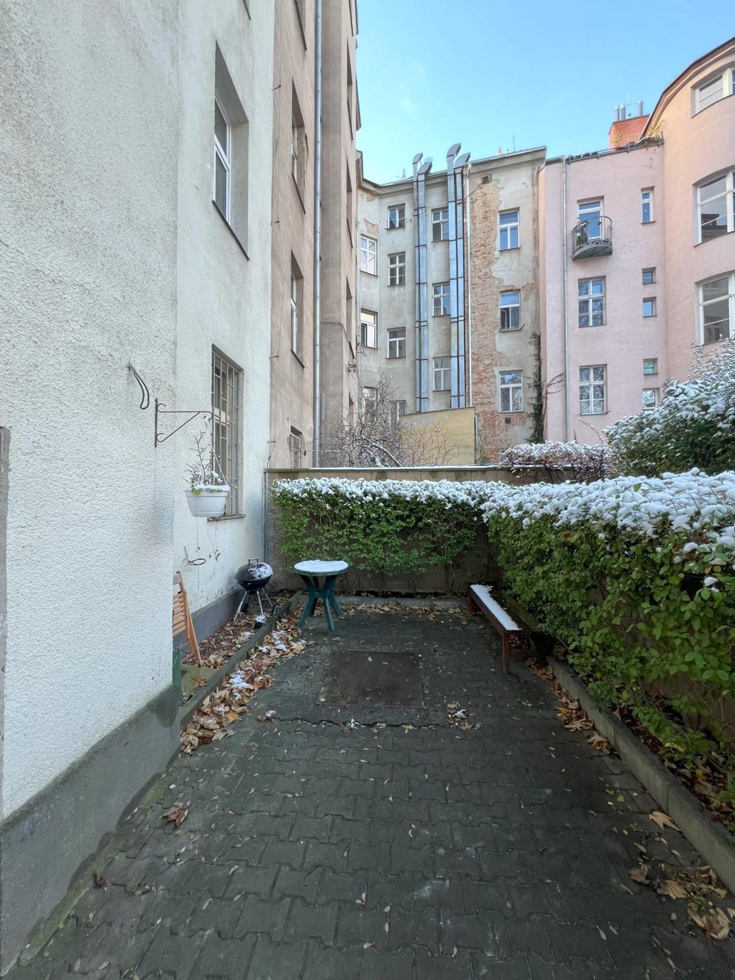 Cozy Garden Apartment In The Heart Of Praga Esterno foto